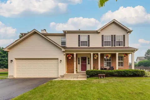 225 Midlane Dr, Crystal Lake, IL 60012