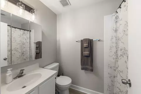 Bath - 2713 Steamboat Cir, Plainfield, IL 60586 photo 2 of 3