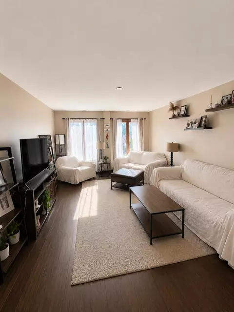 Living - 1302 E Washington St #B1, Des Plaines, IL 60016 photo 1 of 3