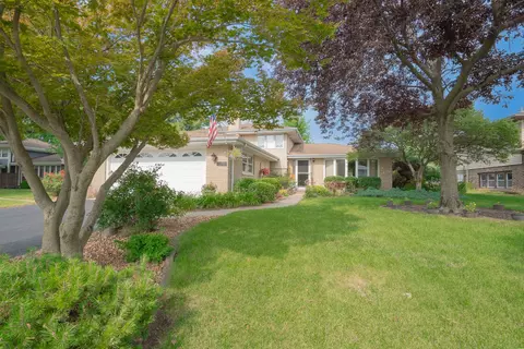 10524 S Michael Dr, Palos Hills, IL 60465