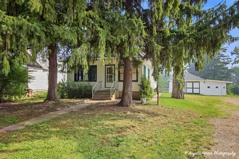 824 Washington St, Woodstock, IL 60098
