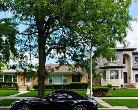 6311 N Kedvale Ave, Chicago, IL 60646