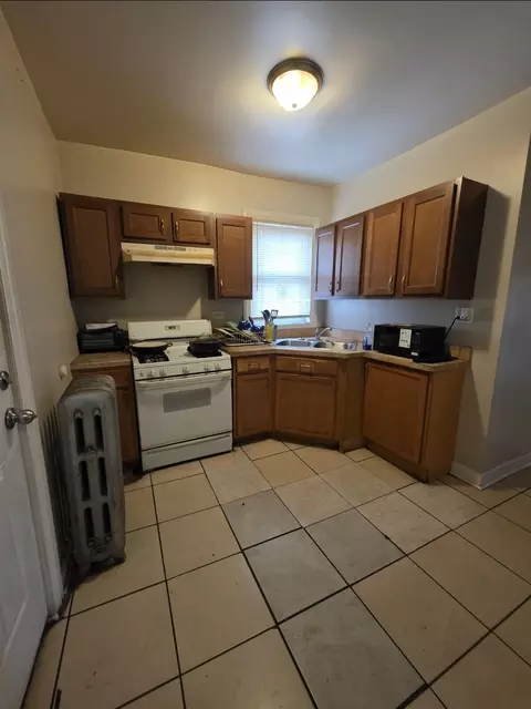 Kitchen - 7841 S Loomis Blvd, Chicago, IL 60620 photo 2 of 4