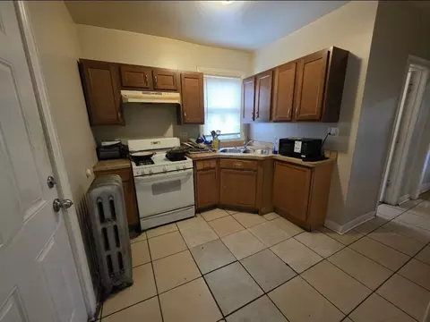 Kitchen - 7841 S Loomis Blvd, Chicago, IL 60620 photo 3 of 4