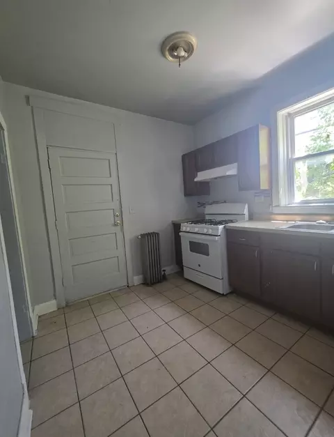Kitchen - 7841 S Loomis Blvd, Chicago, IL 60620 photo 4 of 4