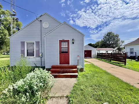303 E 1st St, Cedar Point, IL 61316