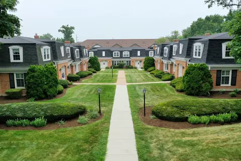 Exterior - 340 Eastern Ave, Barrington, IL 60010 photo 4 of 8