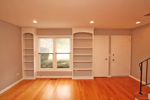 Living - 340 Eastern Ave, Barrington, IL 60010 photo 3 of 4