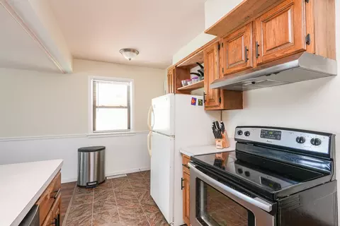 Kitchen - 1345 Inglesh Ave, Kankakee, IL 60901 photo 2 of 4