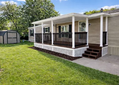 716 Treeview Ln, Round Lake Park, IL 60073