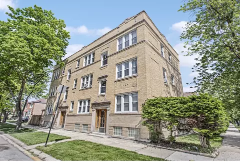 5004 W Newport Ave #3E, Chicago, IL 60641