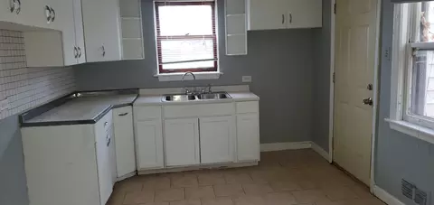 Kitchen - 165 E 119th St, Chicago, IL 60628 photo 4 of 5