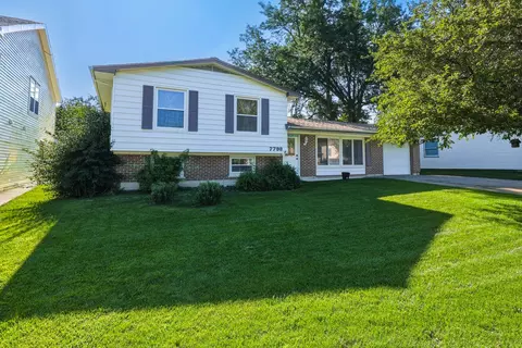7798 Asbury Cir S, Hanover Park, IL 60133