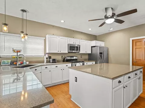 Kitchen - 1393 Chadbourne Dr, Davis, IL 61019 photo 2 of 5
