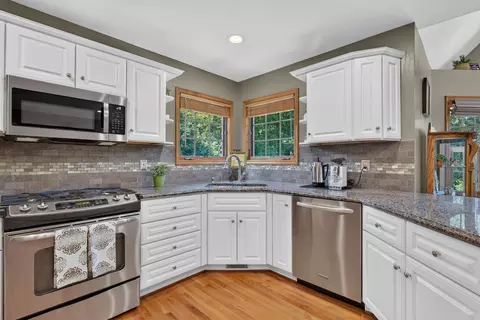 Kitchen - 2841 Emerald Dr, Ottawa, IL 61350 photo 3 of 5