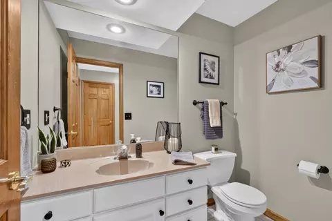 Bath - 2841 Emerald Dr, Ottawa, IL 61350 photo 5 of 5