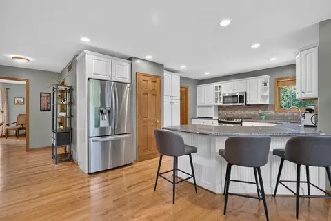 Kitchen - 2841 Emerald Dr, Ottawa, IL 61350 photo 5 of 5