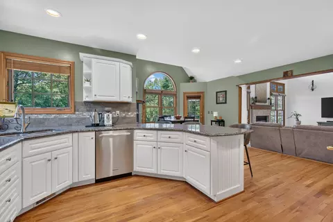 Kitchen - 2841 Emerald Dr, Ottawa, IL 61350 photo 2 of 5