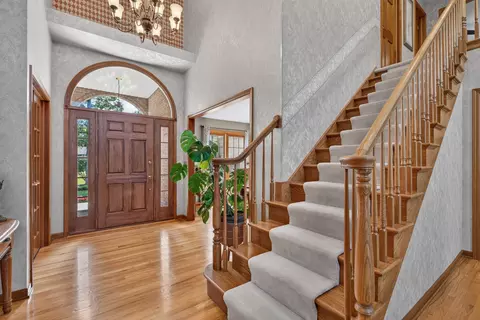 Entry Way - 2841 Emerald Dr, Ottawa, IL 61350 photo 3 of 6