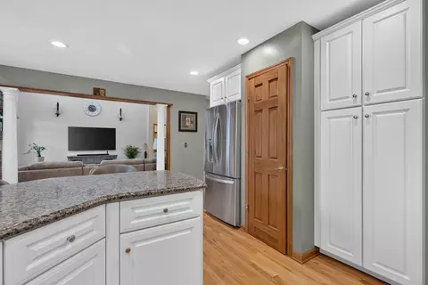 Kitchen - 2841 Emerald Dr, Ottawa, IL 61350 photo 4 of 5