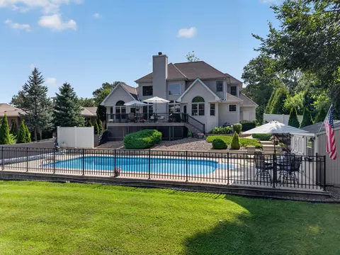 Exterior - 2841 Emerald Dr, Ottawa, IL 61350 photo 11 of 20