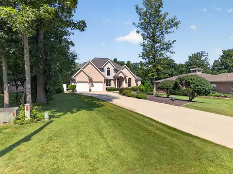 Exterior - 2841 Emerald Dr, Ottawa, IL 61350 photo 2 of 20