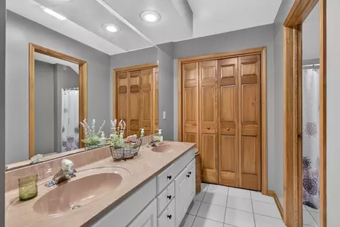 Bath - 2841 Emerald Dr, Ottawa, IL 61350 photo 1 of 5