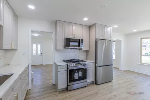 308 Wheeling Ave, Wheeling, IL 60090 photo 12