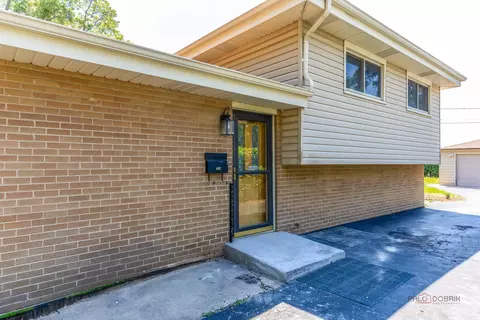 308 Wheeling Ave, Wheeling, IL 60090 photo 2