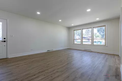 308 Wheeling Ave, Wheeling, IL 60090 photo 4