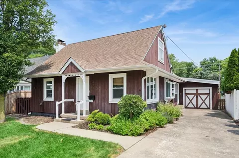 257 Latrobe Ave, Northfield, IL 60093