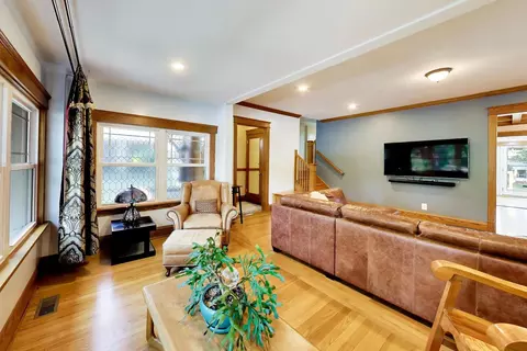 1504 W Juneway Ter, Chicago, IL 60626 photo 5