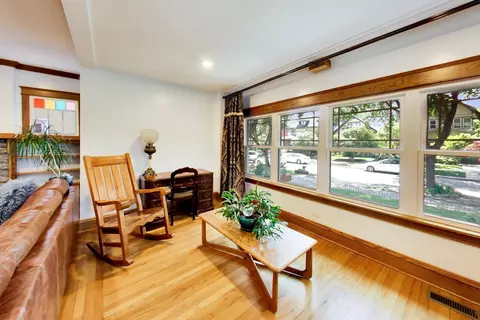 1504 W Juneway Ter, Chicago, IL 60626 photo 4