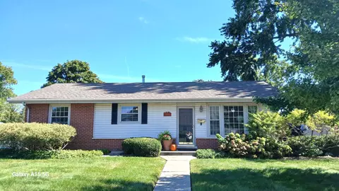 13039 W Playfield Dr, Crestwood, IL 60418