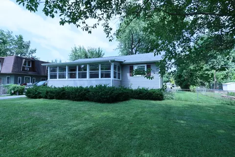 42690 N Lake Dr, Antioch, IL 60002
