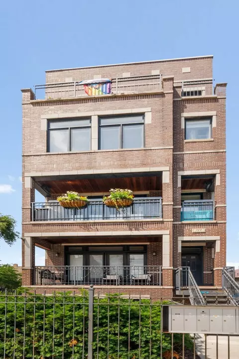 744 W Belmont Ave #2F, Chicago, IL 60657