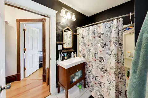 Bath - 422 Summit St, Elgin, IL 60120 photo 1 of 1