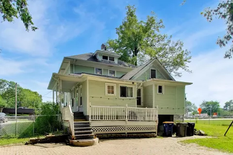 Exterior - 422 Summit St, Elgin, IL 60120 photo 9 of 15