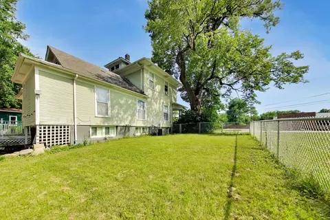Exterior - 422 Summit St, Elgin, IL 60120 photo 14 of 15