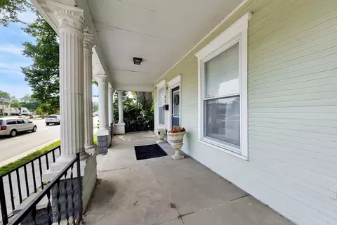 Exterior - 422 Summit St, Elgin, IL 60120 photo 4 of 15