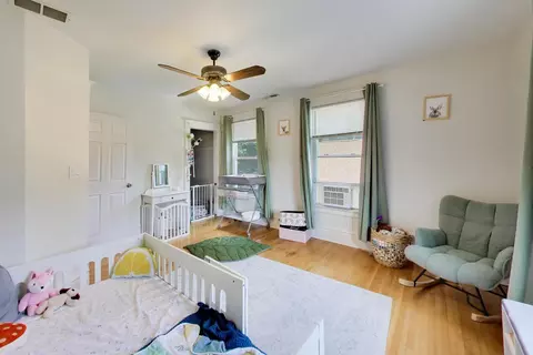 Bedroom - 422 Summit St, Elgin, IL 60120 photo 6 of 7