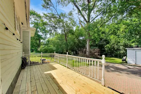 Exterior - 422 Summit St, Elgin, IL 60120 photo 7 of 15