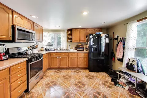 Kitchen - 422 Summit St, Elgin, IL 60120 photo 1 of 2