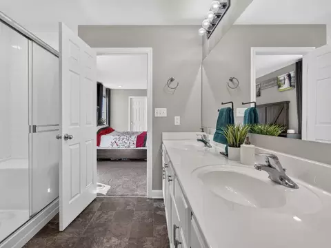 Bath - 1914 Eagle Dr, Morris, IL 60450 photo 3 of 4