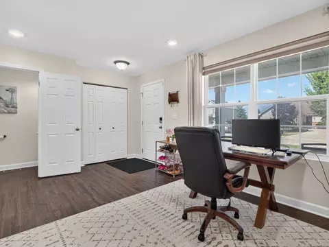 Entry Way - 1914 Eagle Dr, Morris, IL 60450 photo 1 of 2