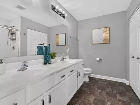 Bath - 1914 Eagle Dr, Morris, IL 60450 photo 2 of 4