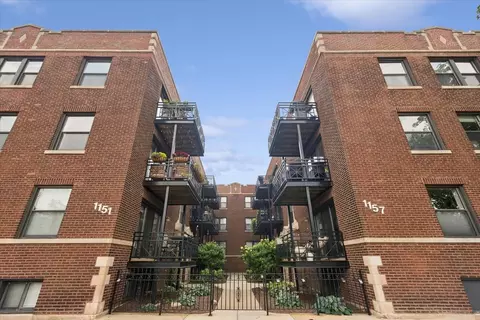 1153 W Grace St #3S, Chicago, IL 60613