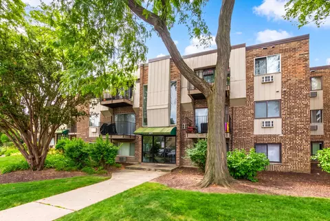 1471 N Winslowe Dr #201, Palatine, IL 60074