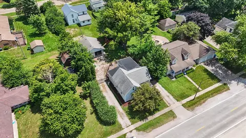 315 N Main St, Arrowsmith, IL 61722 photo 2