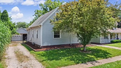 315 N Main St, Arrowsmith, IL 61722 photo 4